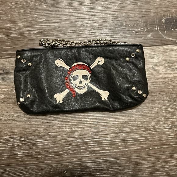 Fashion Express Studded Skull Pirate Wristlet Clutch with Silver Link Chain - Picture 8 of 8